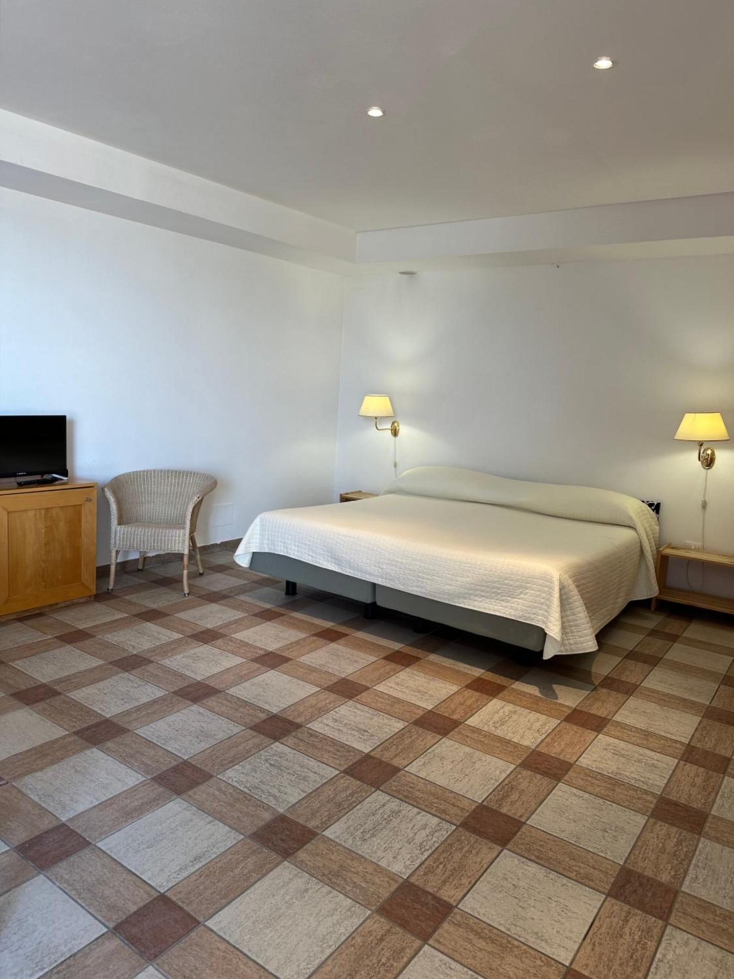 Nauthotel Градо Екстериор снимка